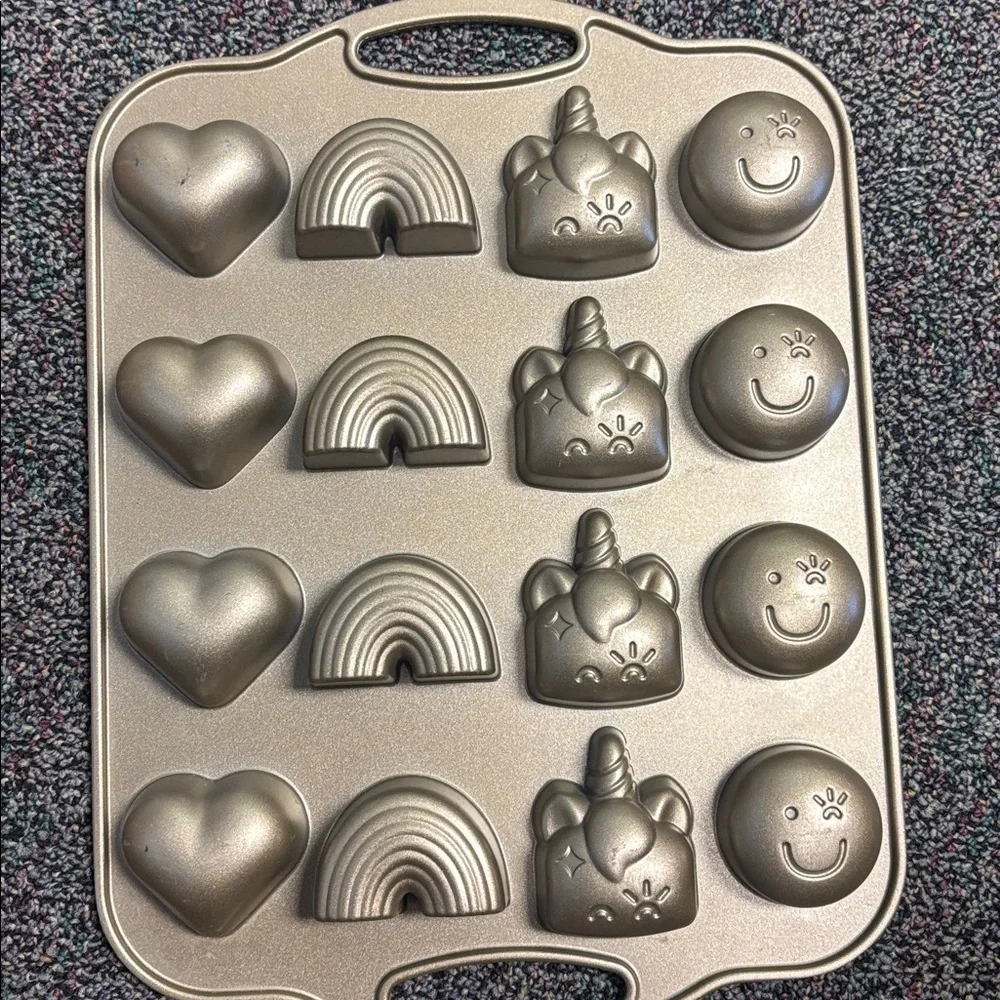 Williams Sonoma Cakelet Pan with Fun Shapes